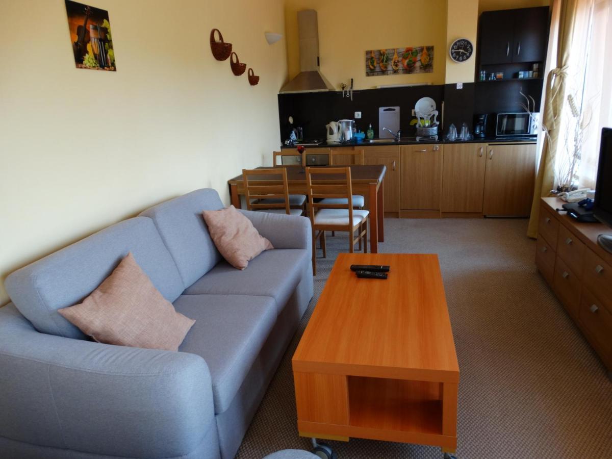 Snezhankas Apartment パンポロボ エクステリア 写真
